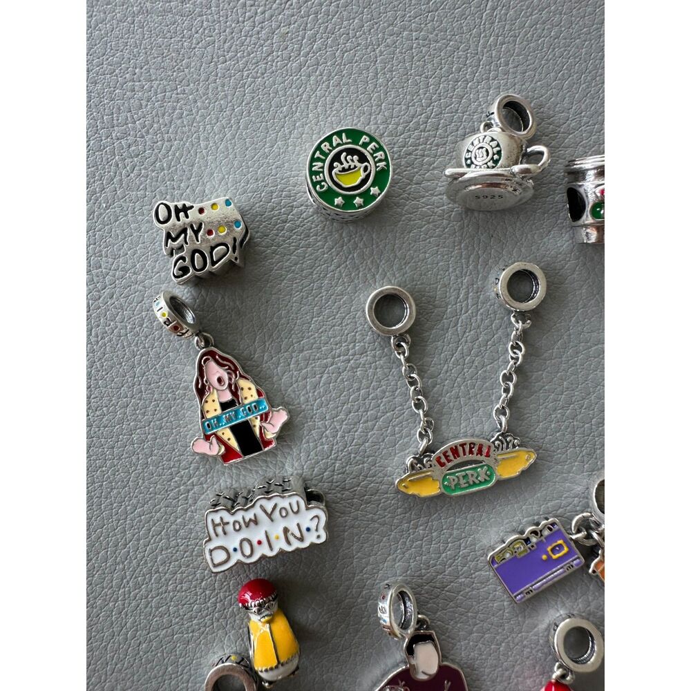 NWOT Friends TV Series Joey's Santa Penguin Charm - Picture 3 of 5